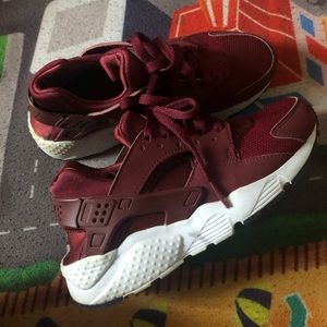 burgundy huaraches
